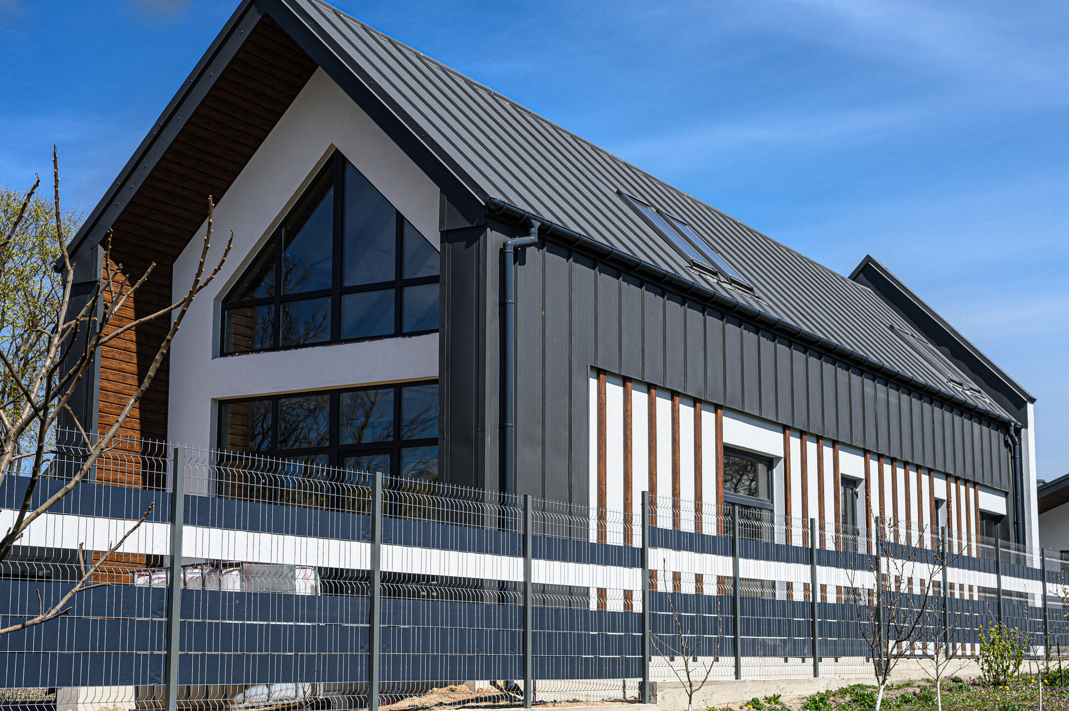 metal roofing stuart fl-black standing seam metal roof on house